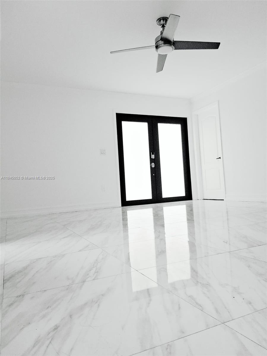 Bright and spacious newly remodeled efficiency in a very central location. Call today!