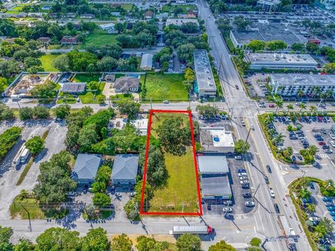 137 NW 165th St Miami FL 33169