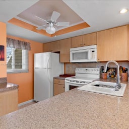 Great layout in this kitchen.
