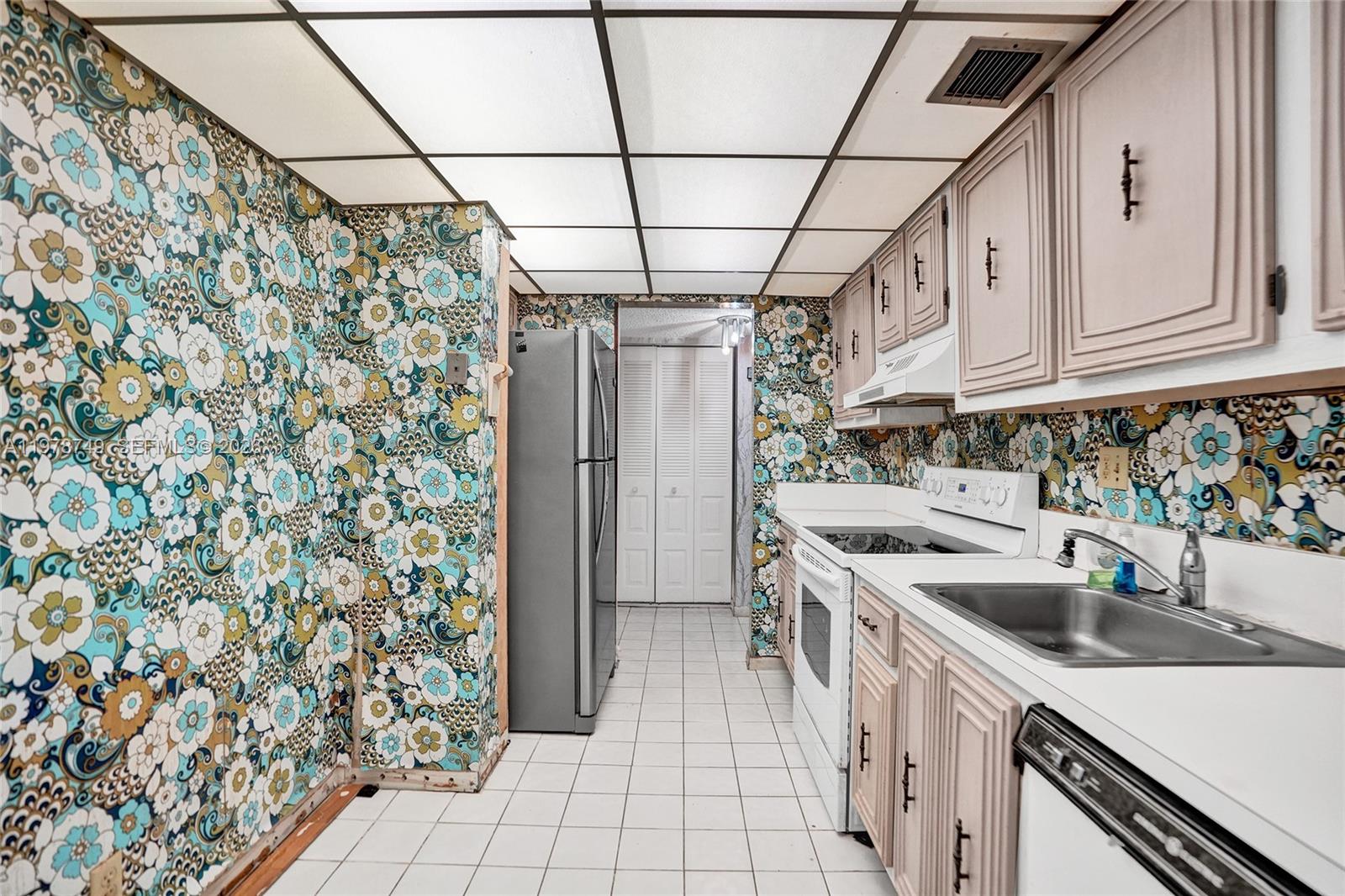 CONDOMINIUM 1 OF ENVIRON - Residential