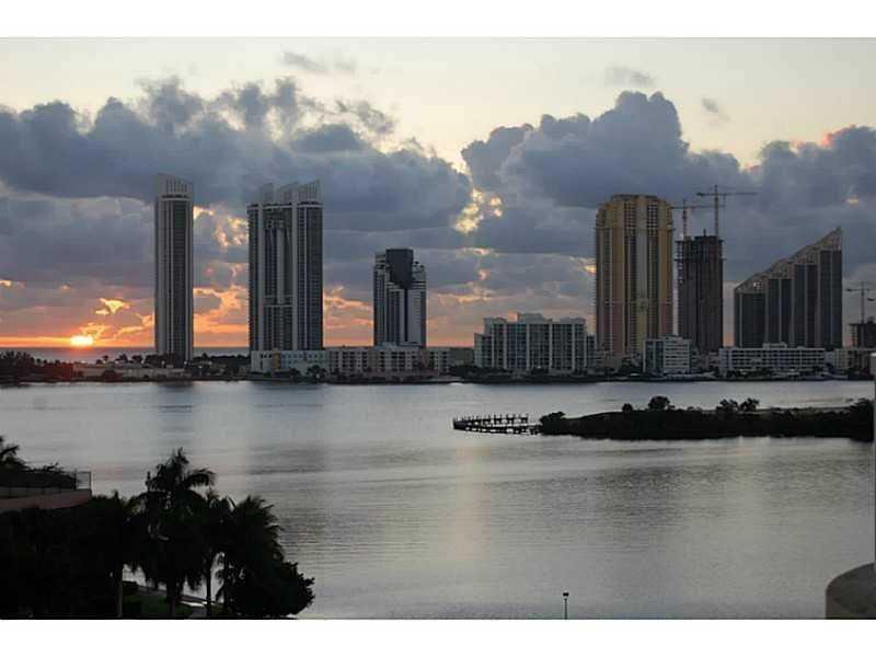One of the best complexes in Aventura, with a million dollar view and a MARINA! 2/2.5 with a den that can be used as a 3rd room.
