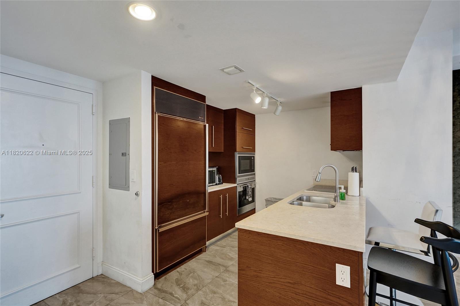 ICON BRICKELL CONDO NO 3 - Residential