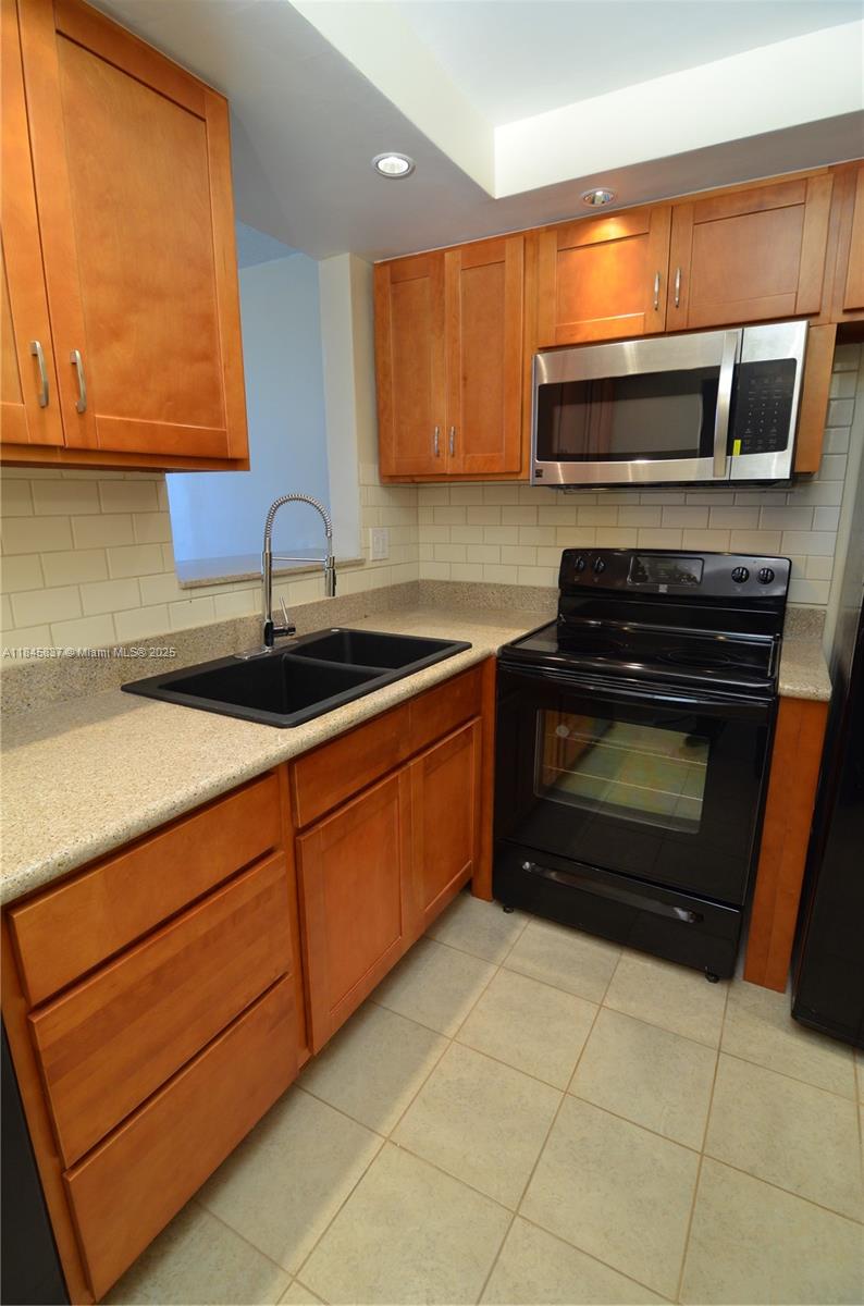 Incredible location, 5 minute walk to beach and right across from one of Biscayne Bay's great state parks. All appliances under service contract with WiFi Alarm and A/C, NO PETS!!! Fish ok....(except sharks!) There is a $300 key deposit for Multi-lock key system. Thorough background and financial ability is requirement