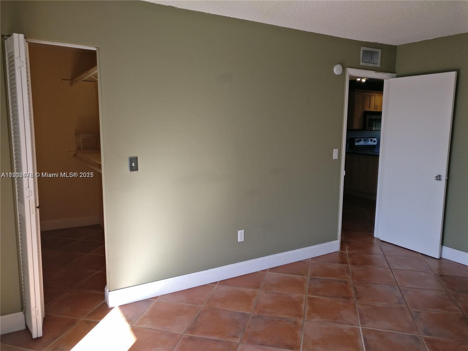 NORTH BAY VILLAS CONDO - Residential Lease