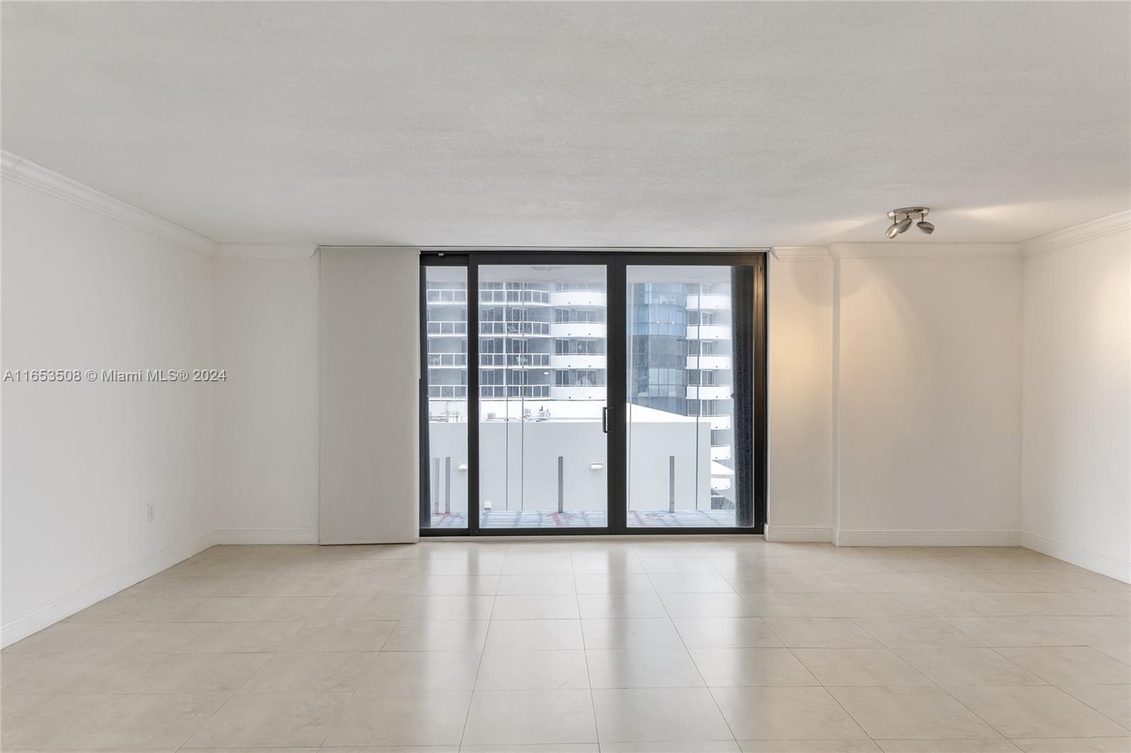 LE TRIANON CONDO - Residential Lease