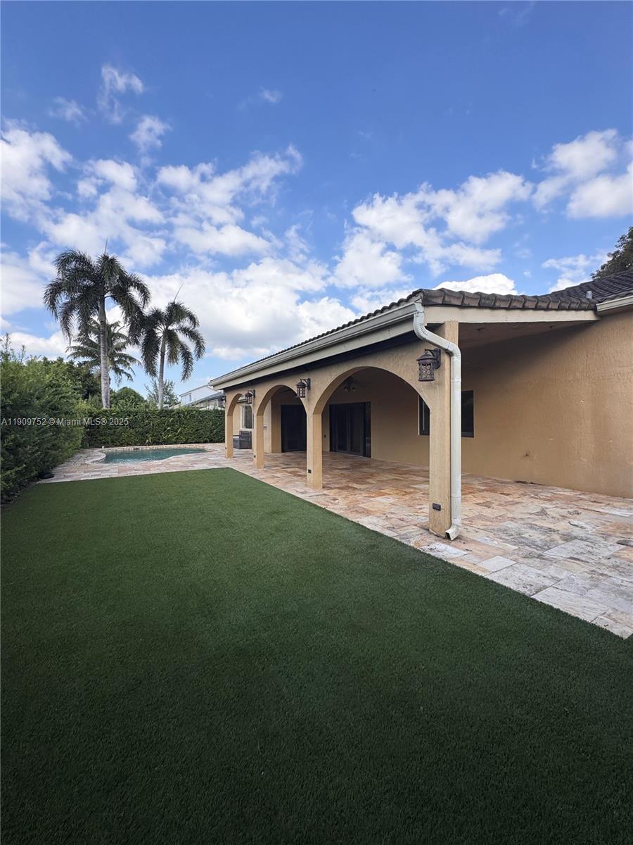 THREE LAKES - Residential Lease