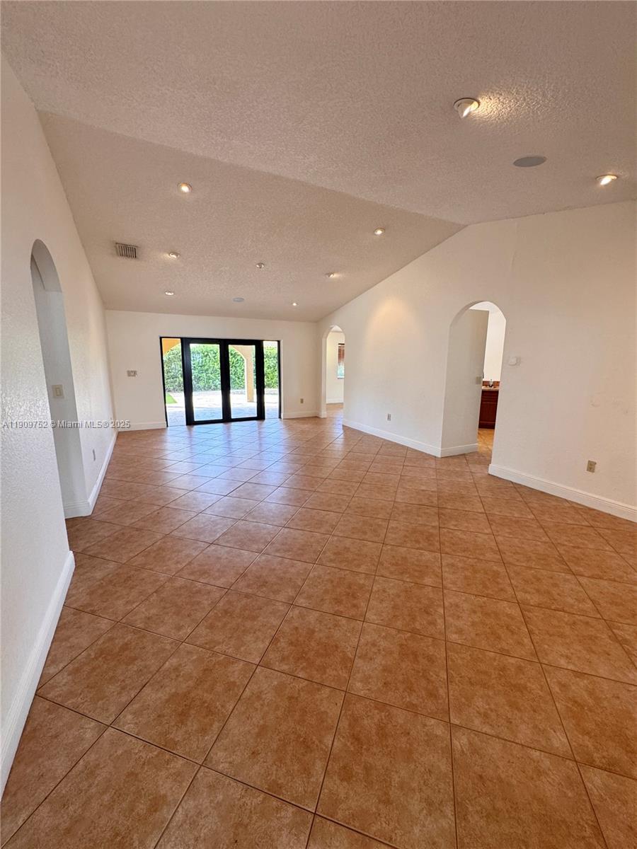 THREE LAKES - Residential Lease