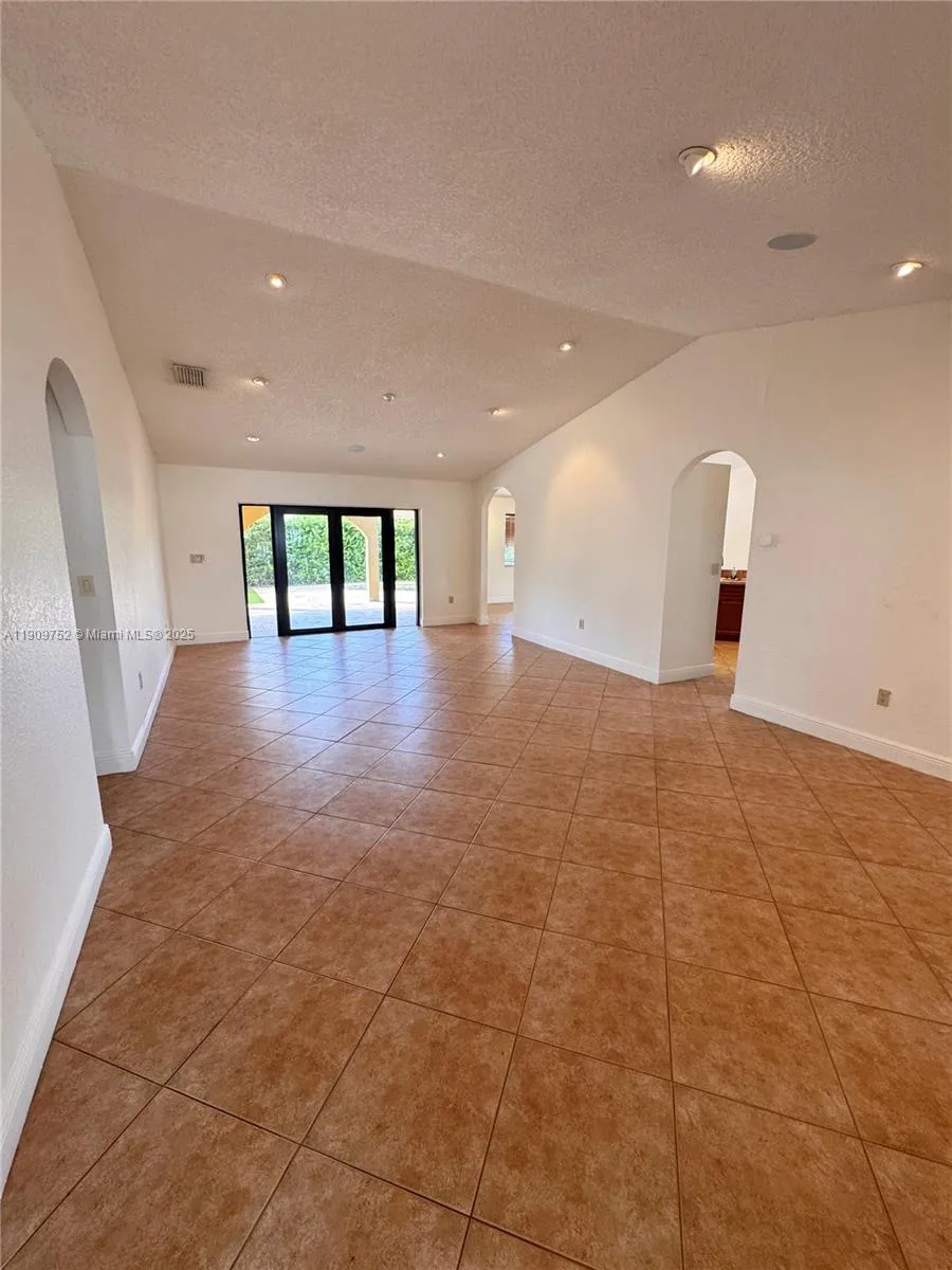Miami, Florida 33177, United States, 4 Bedrooms Bedrooms, ,2 BathroomsBathrooms,Residential,Active,240830