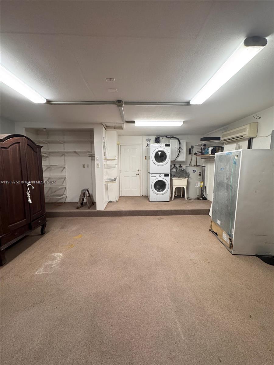 THREE LAKES - Residential Lease