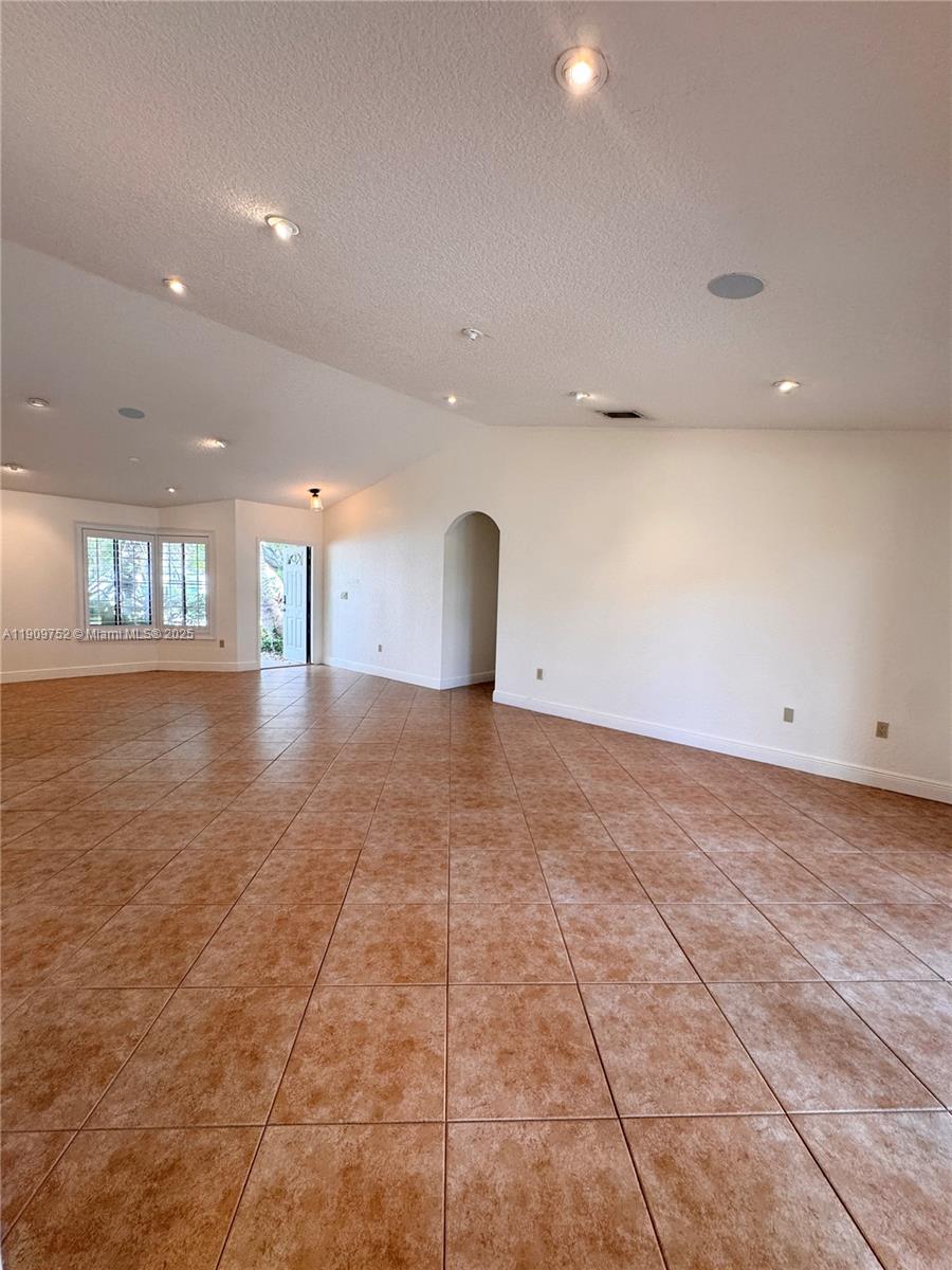 THREE LAKES - Residential Lease