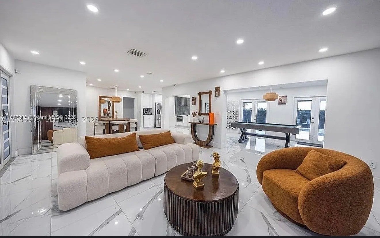 18250 NW 86th Ave, Hialeah FL 33015