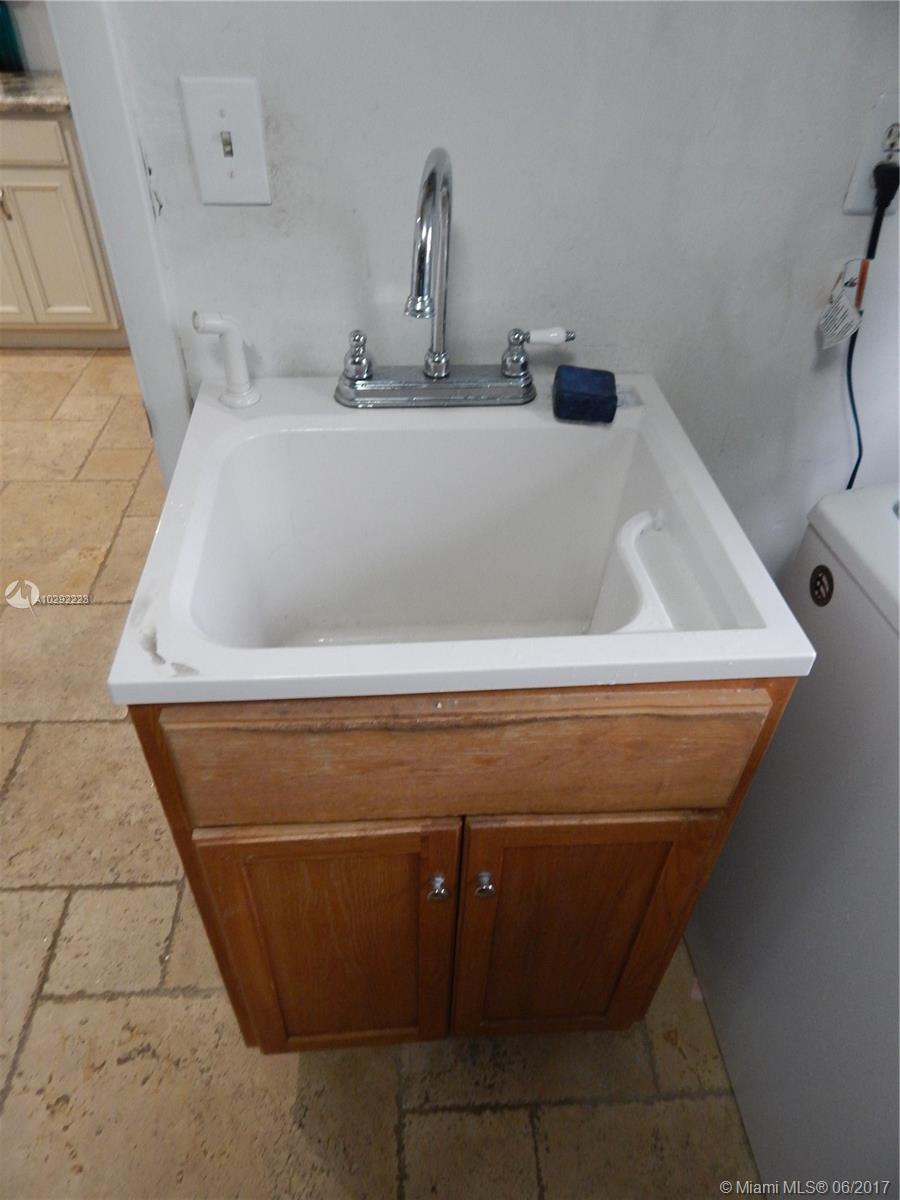 BOULEVARD HEIGHTS SEC SIX - Residential Lease