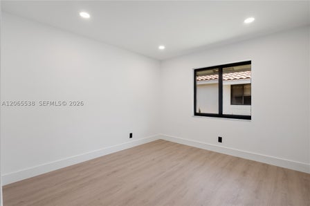 1543 SW 1ST AVE — listing photo 22