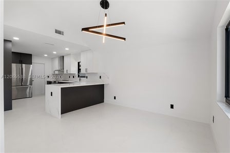 1543 SW 1ST AVE — listing photo 12