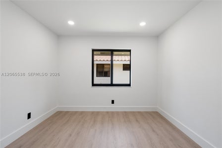 1543 SW 1ST AVE — listing photo 23