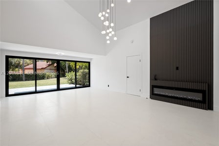 1543 SW 1ST AVE — listing photo 9