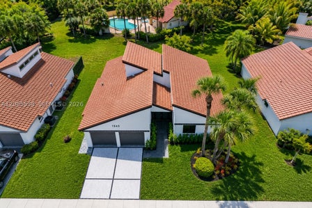 1543 SW 1ST AVE — listing photo 2
