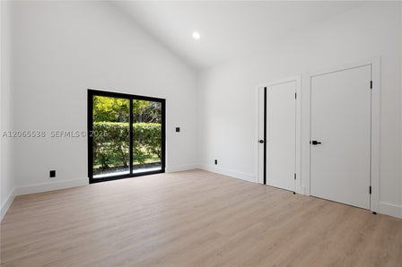 1543 SW 1ST AVE — listing photo 16