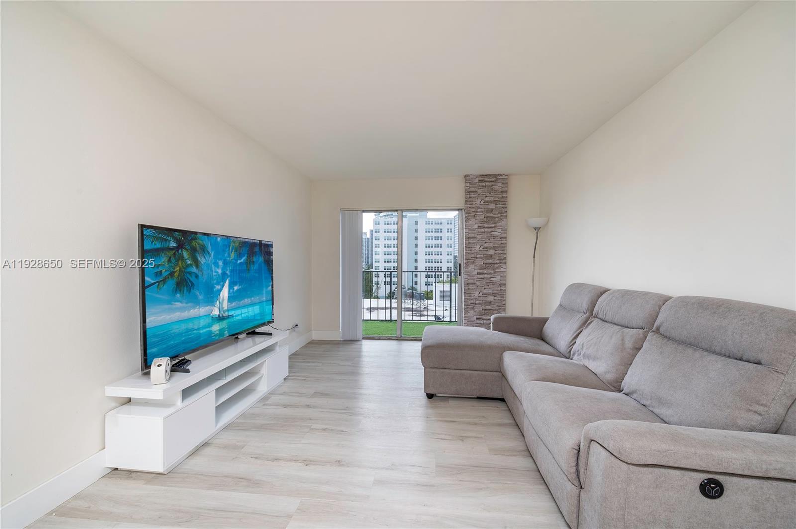 BAYCOURT TOWERS CONDO - Residential