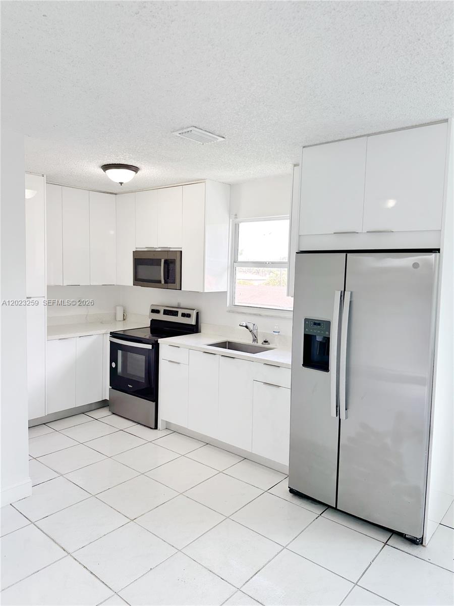 325 W 60th St 0