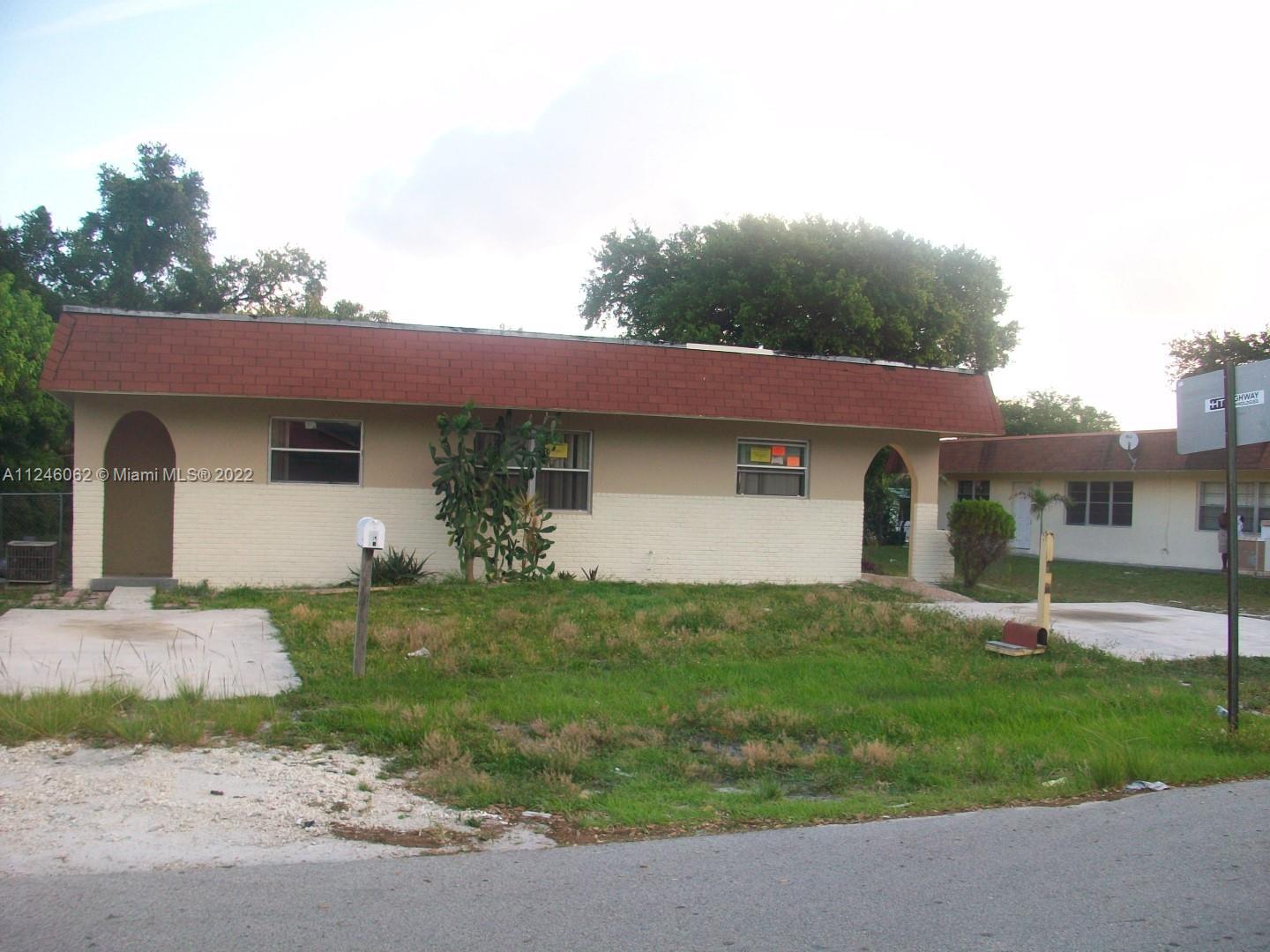 Front unit in duplex. Great area. 2 parking spaces. Bright and spacious. Washer \ dryer. Water additional 50$ per month. Minimum 600 credit score - required by Owner. First, last and security required at move in.