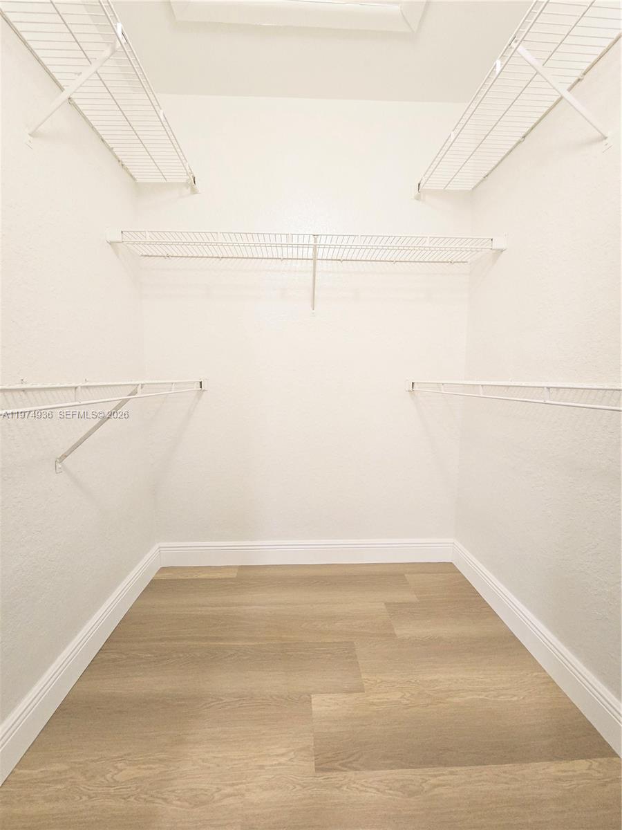 LAKEVIEW CLUB CONDO - Residential Lease