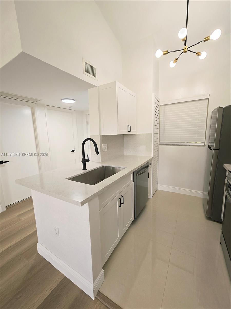 LAKEVIEW CLUB CONDO - Residential Lease