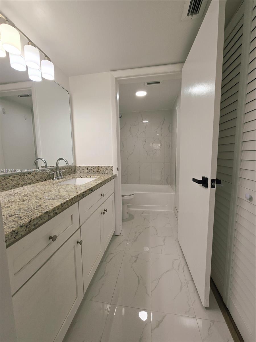 LAKEVIEW CLUB CONDO - Residential Lease