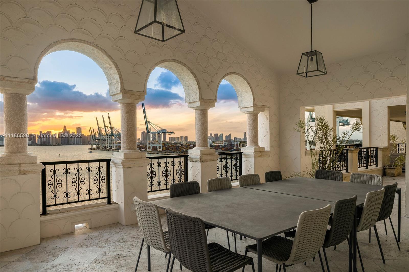 FISHER ISLAND - Residential