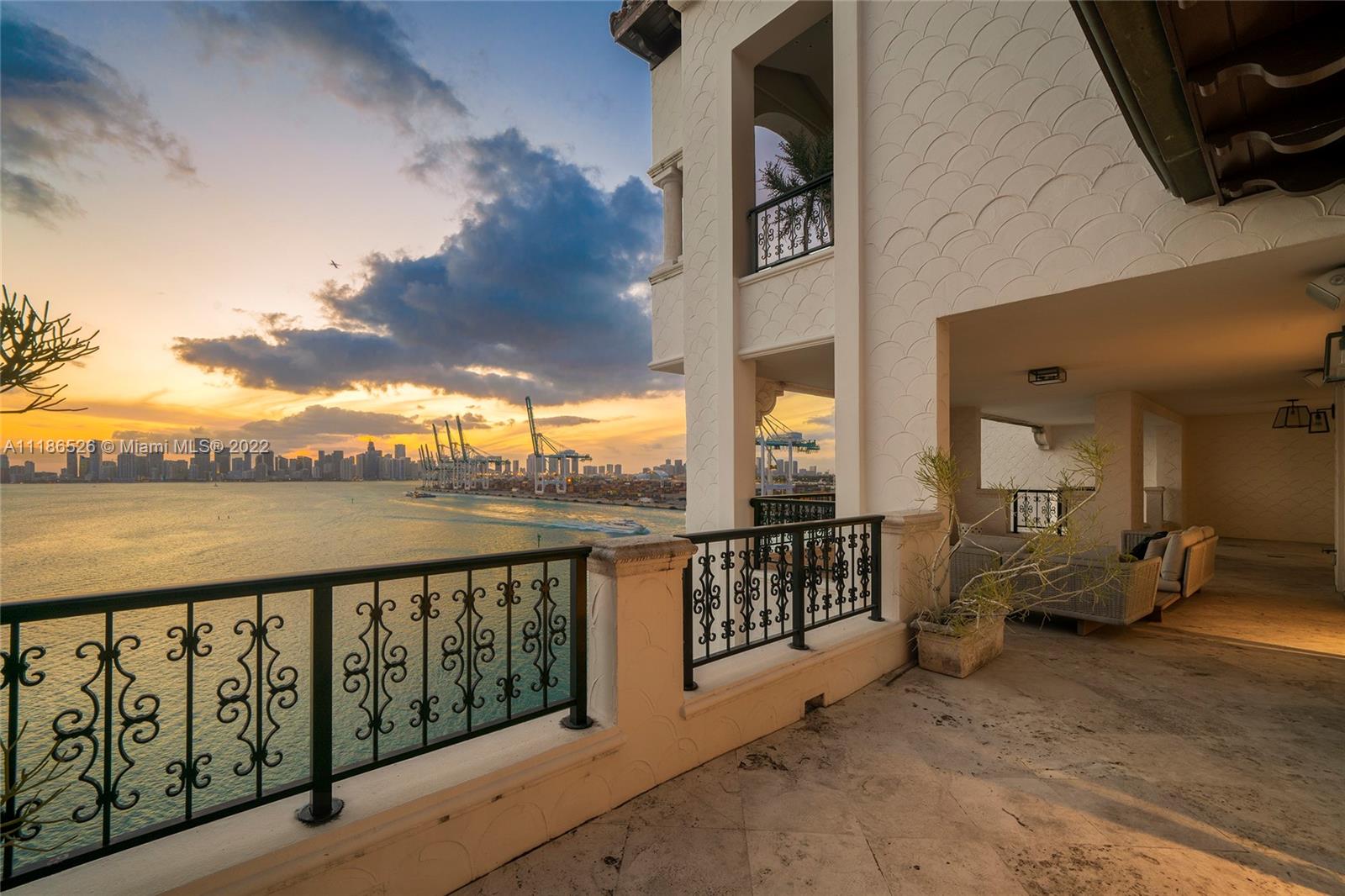 FISHER ISLAND - Residential