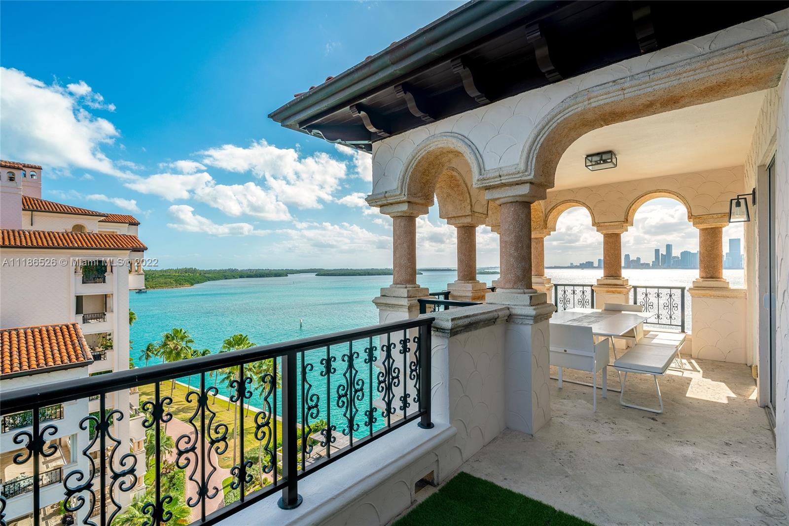 FISHER ISLAND - Residential