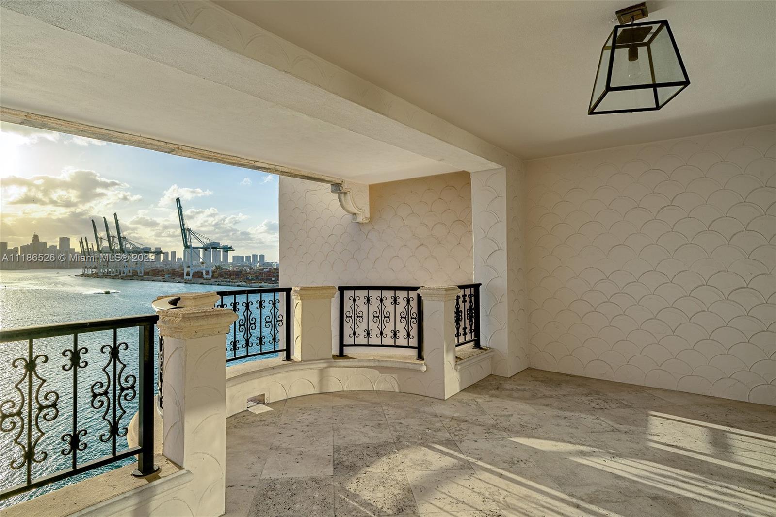 FISHER ISLAND - Residential