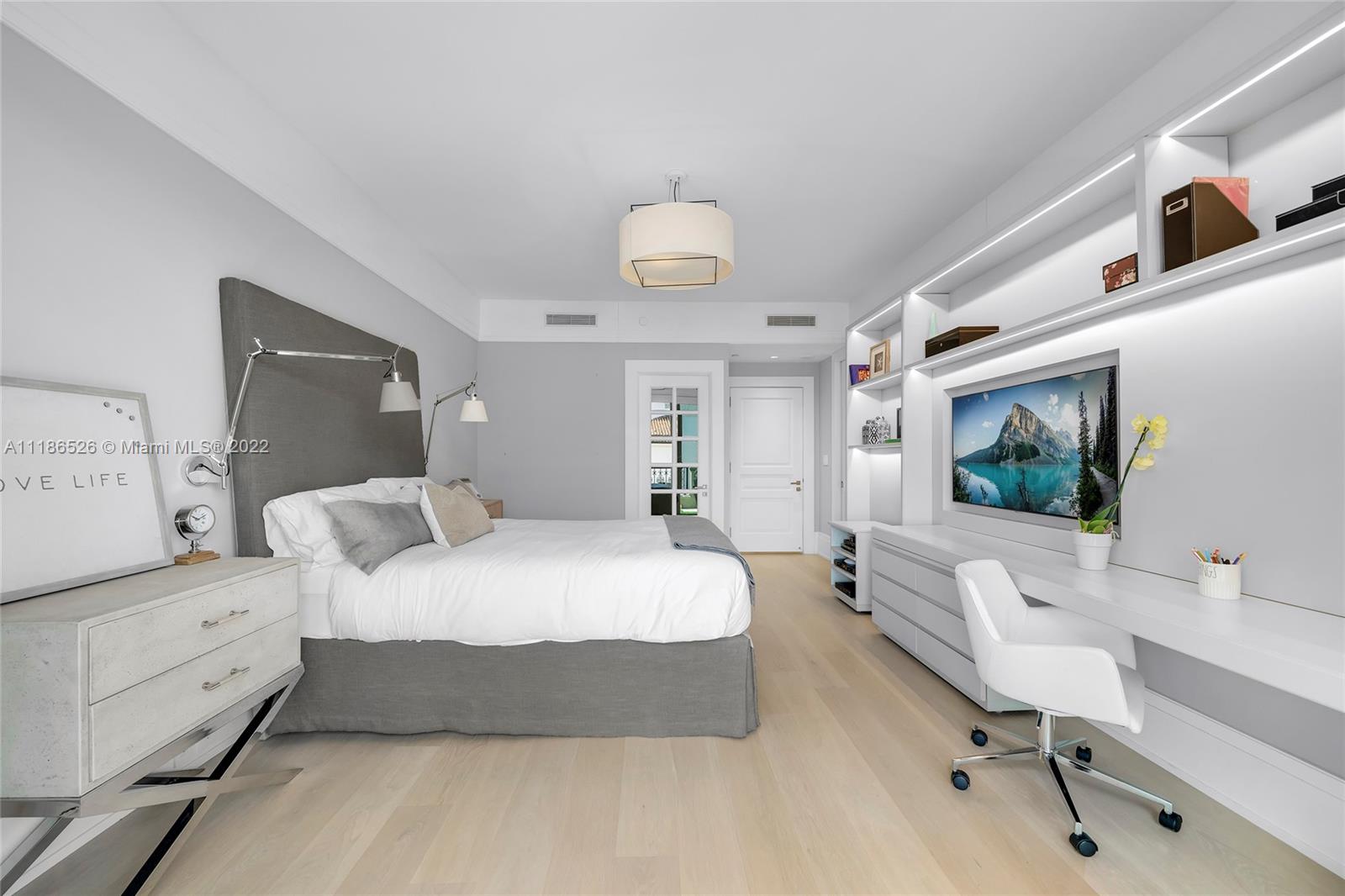 FISHER ISLAND - Residential