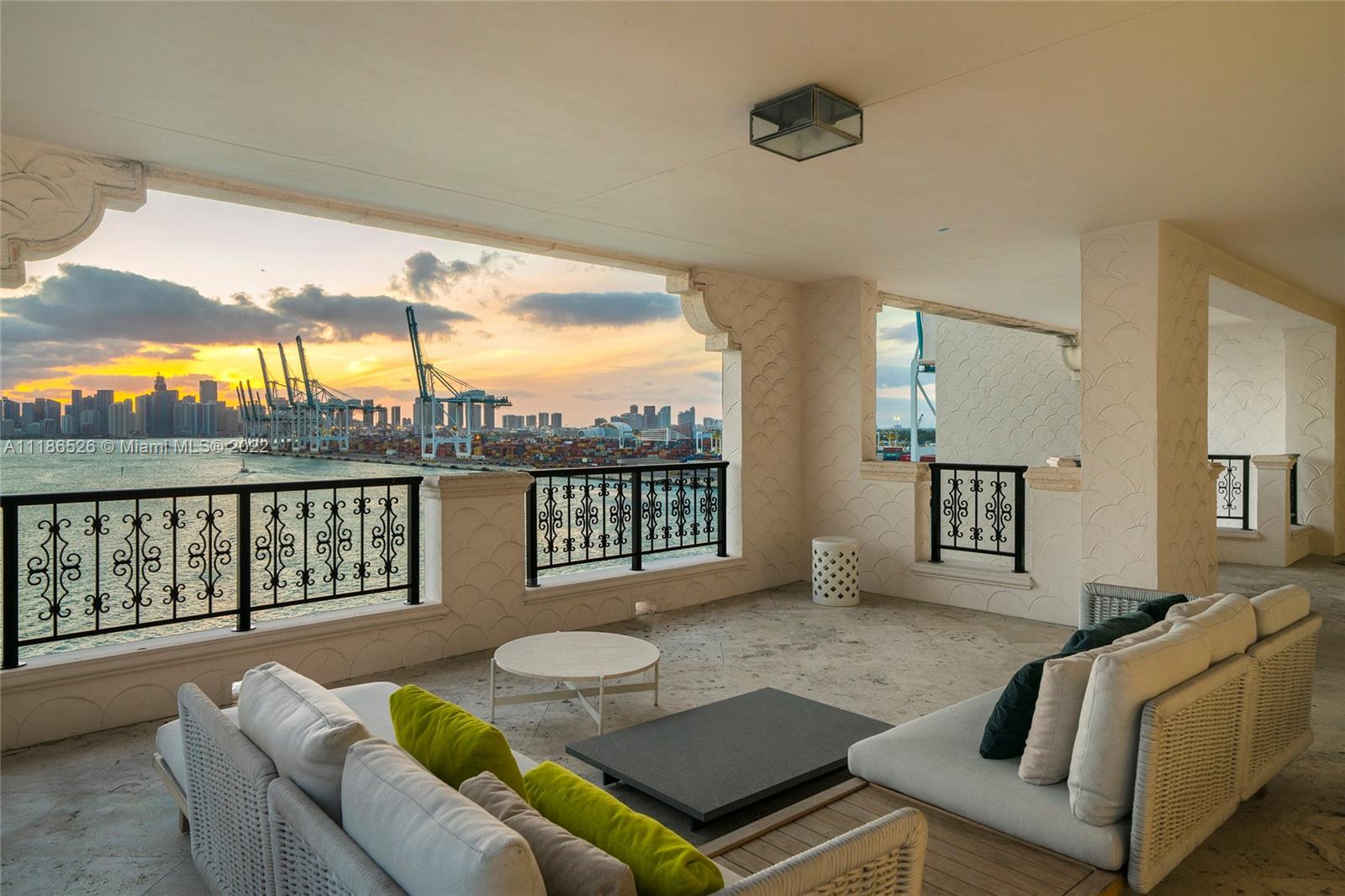 FISHER ISLAND - Residential