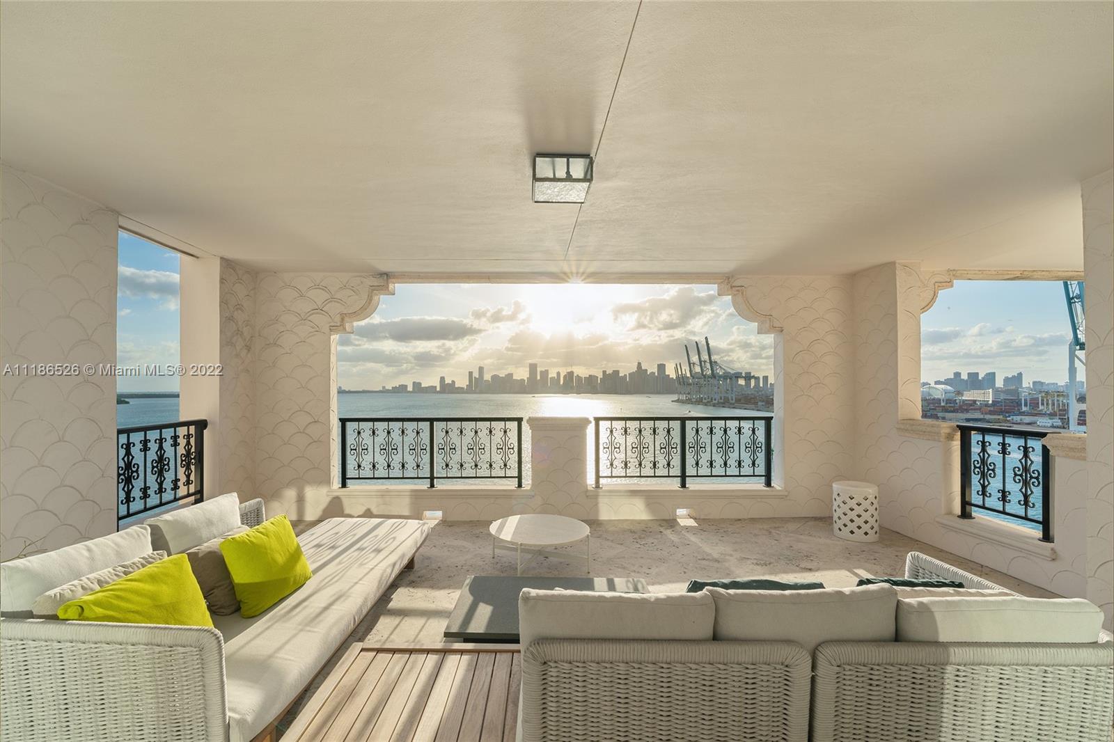 FISHER ISLAND - Residential
