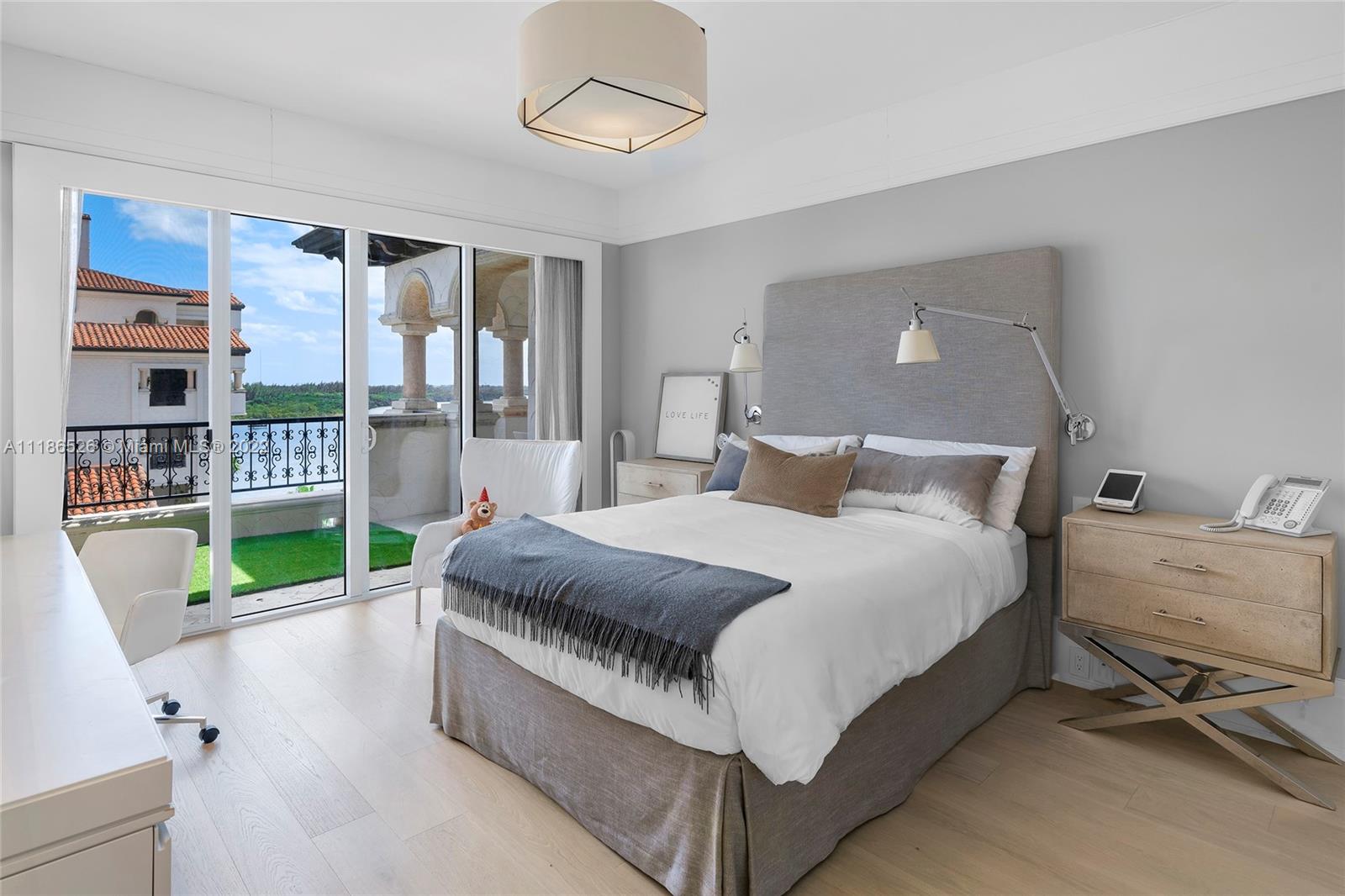 FISHER ISLAND - Residential