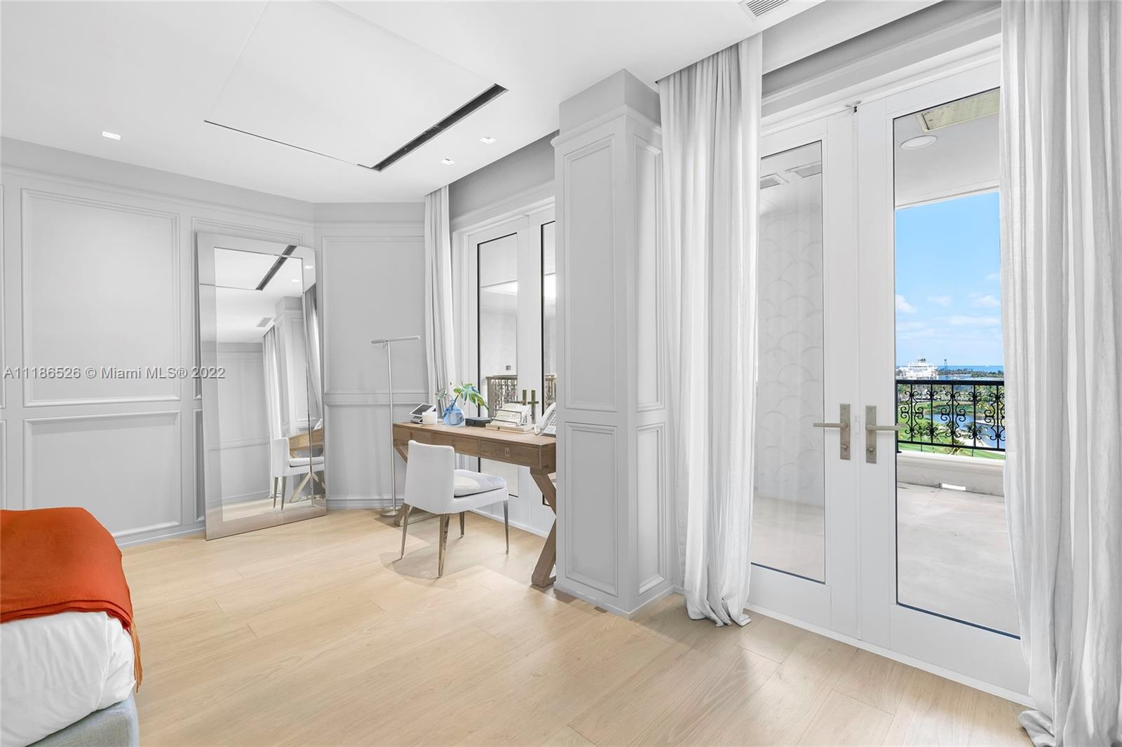 FISHER ISLAND - Residential