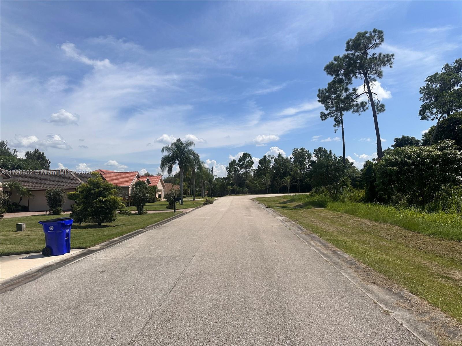 SUN N LAKE EST OF SEBRING - Land