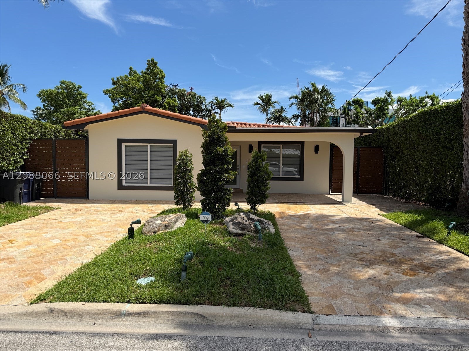 9341 Dickens Ave