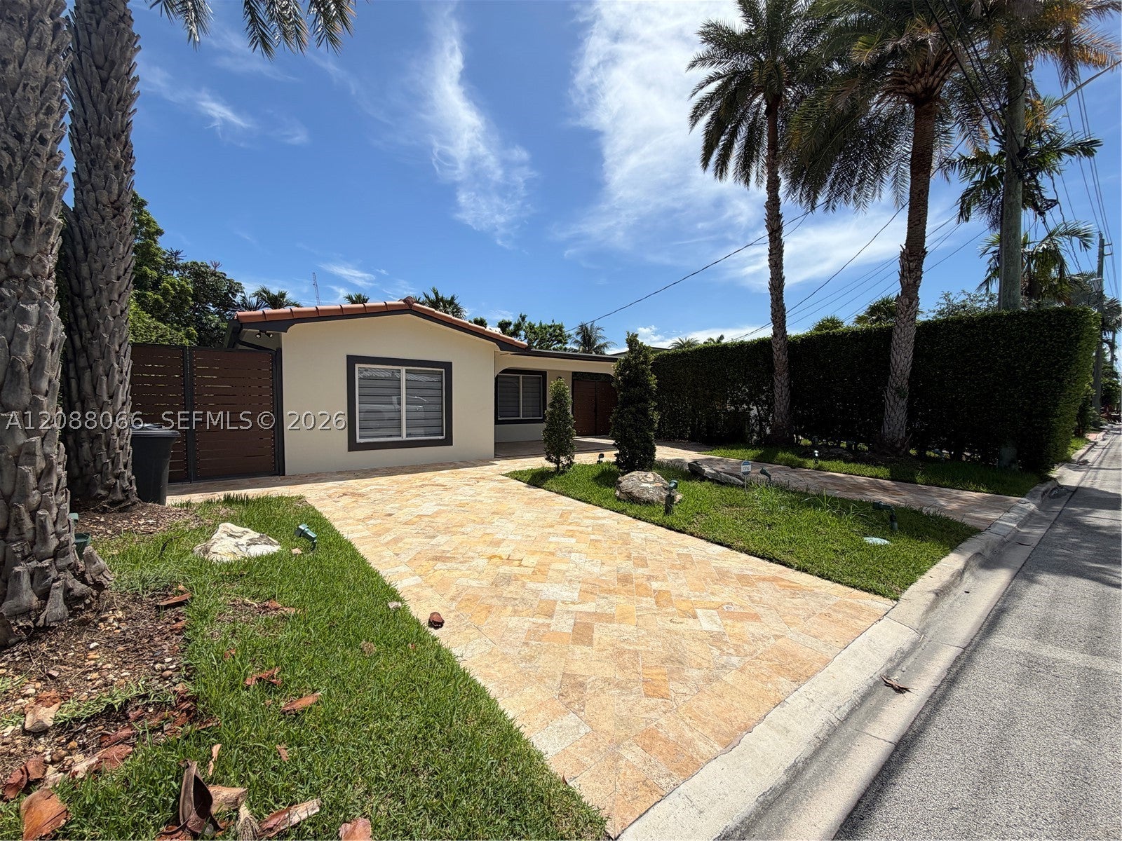 9341 Dickens Ave