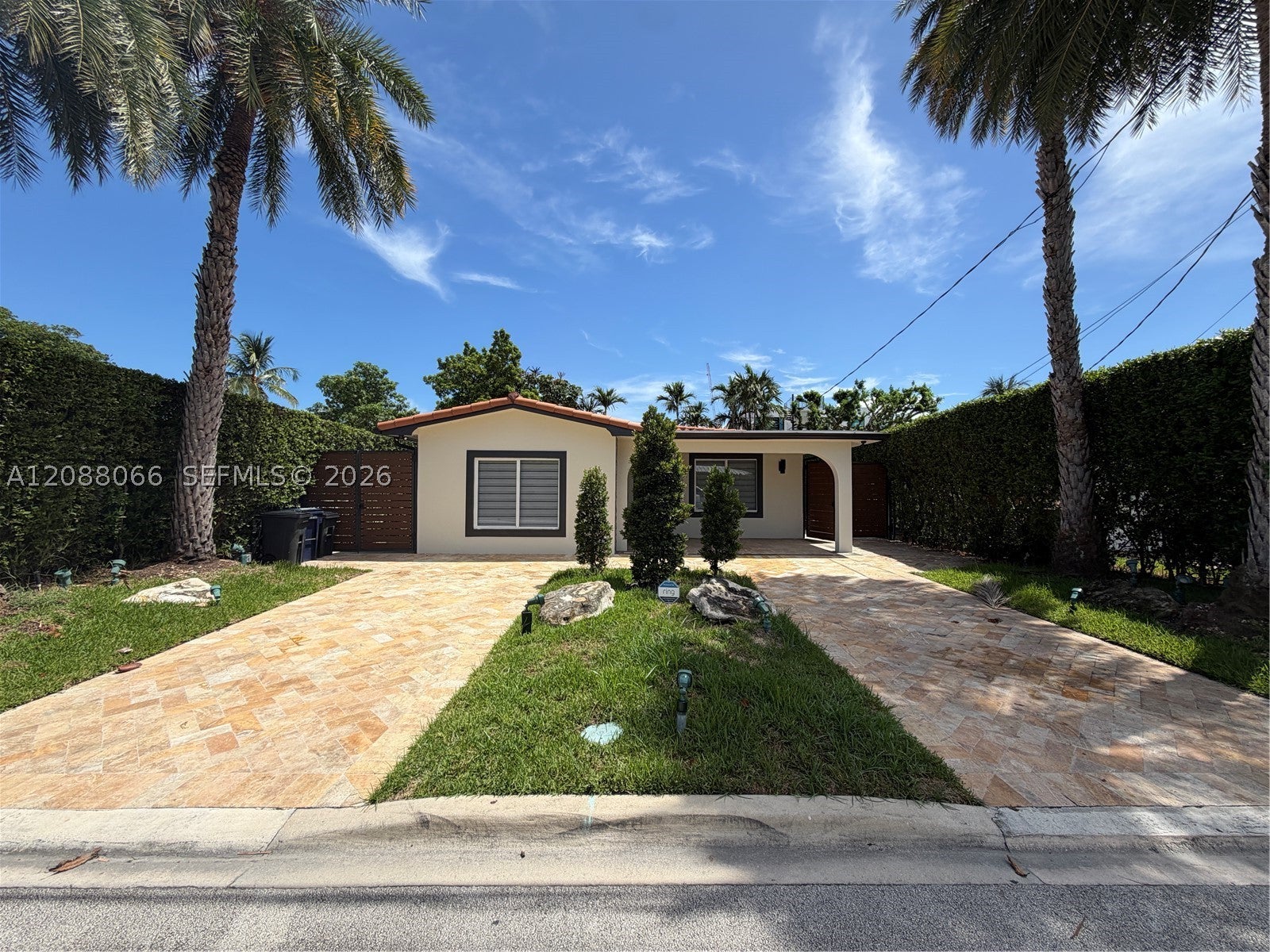 9341 Dickens Ave