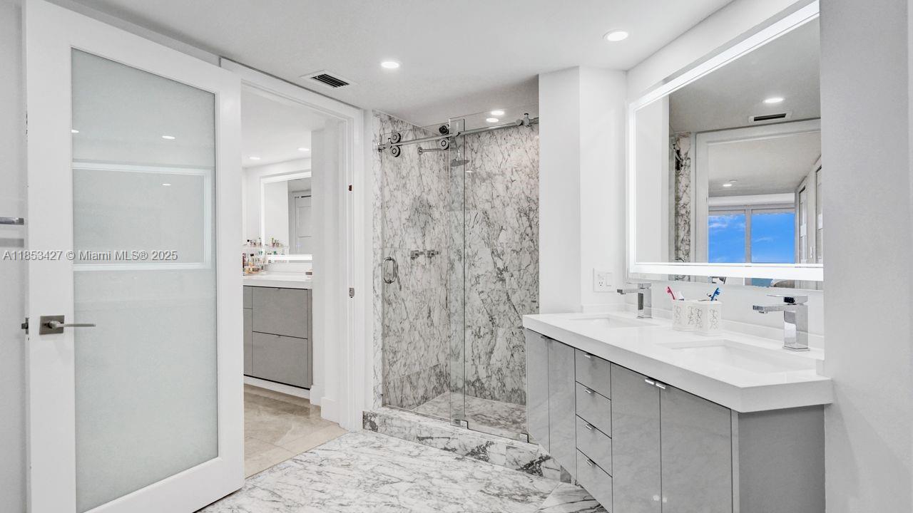 LEXCELLENCE CONDO - Residential