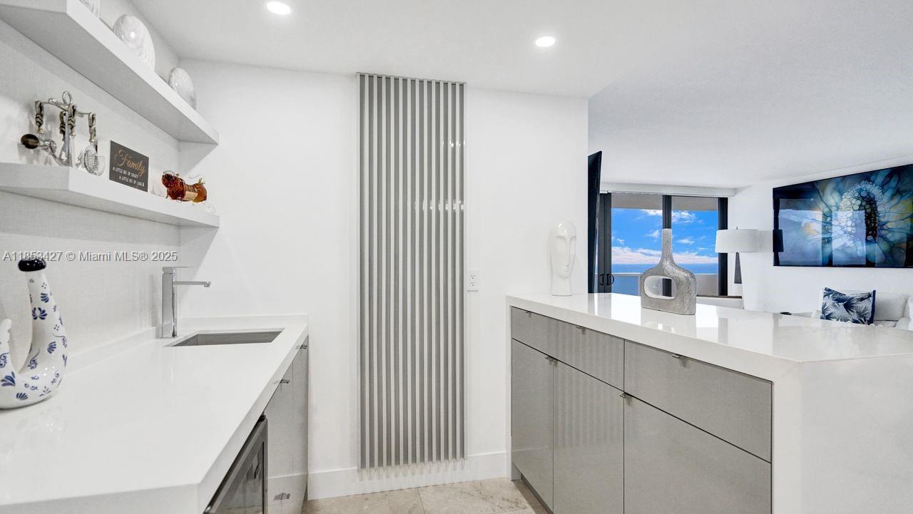 LEXCELLENCE CONDO - Residential