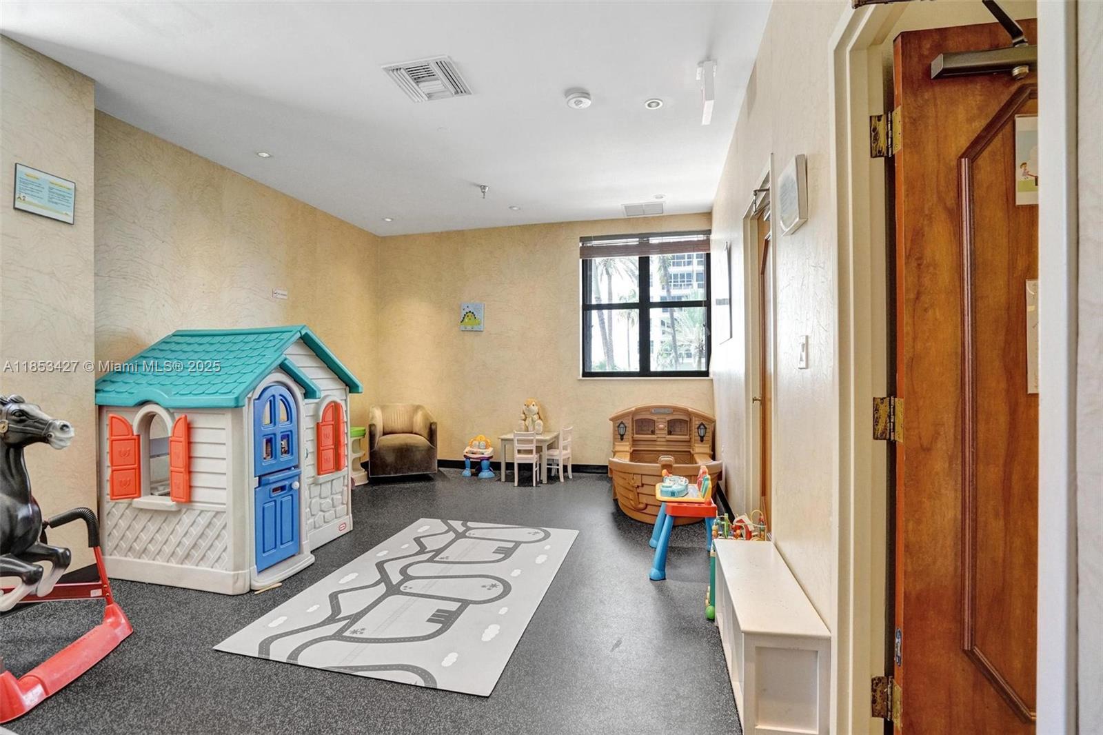 LEXCELLENCE CONDO - Residential