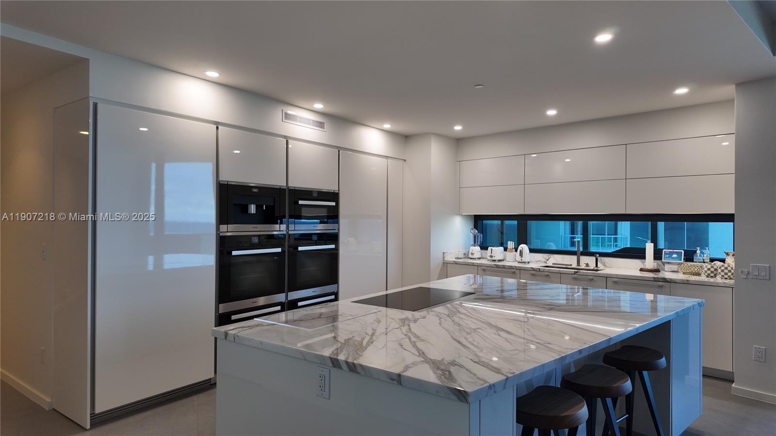 18555 COLLINS AVENUE COND - Residential