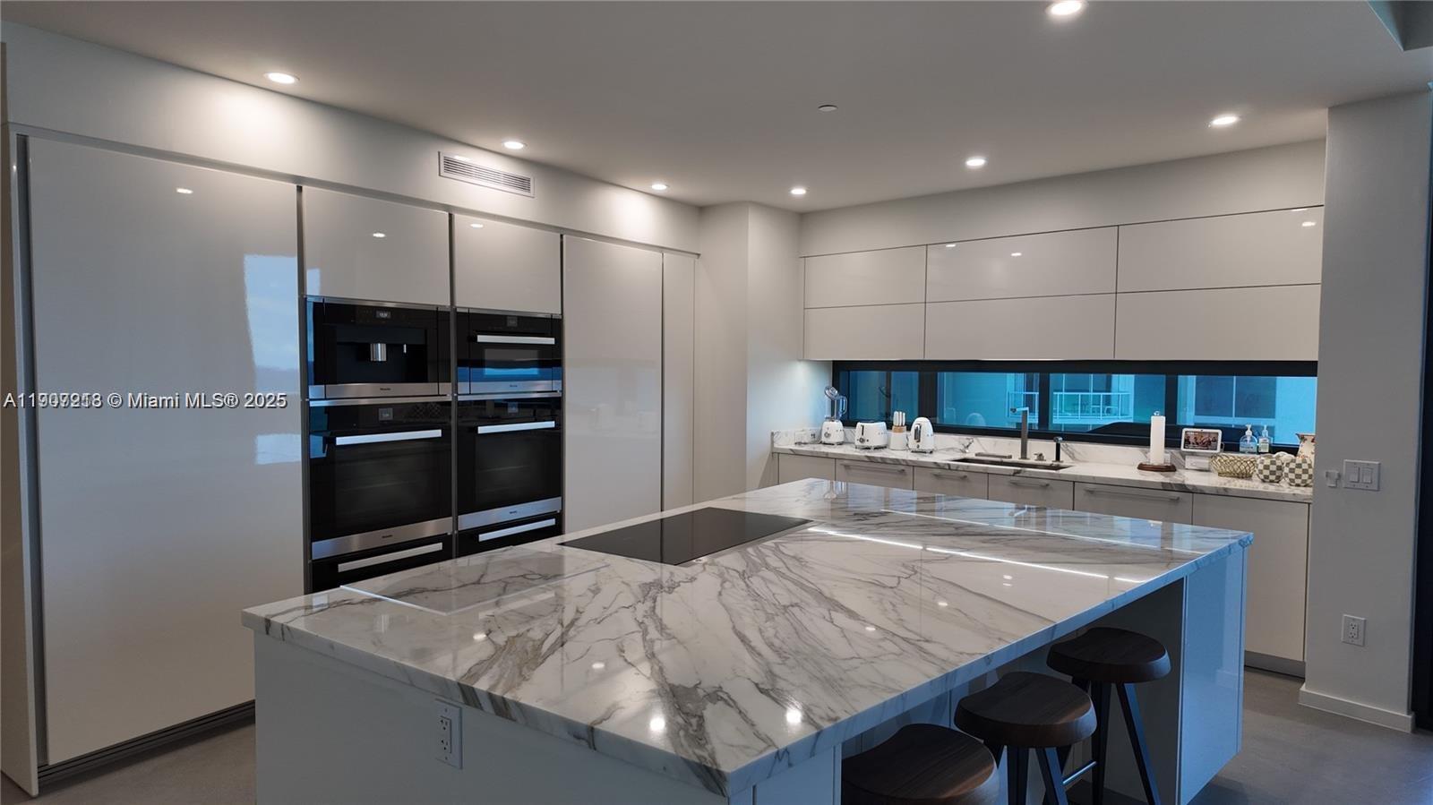 18555 COLLINS AVENUE COND - Residential