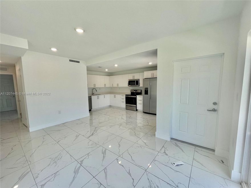 Be the first to live in this beautiful corner townhouse at Redlands Shores! 4 bedrooms 3.5 baths with rooftop terrace, 2 parking spaces. Modern open kitchen with stainless steel appliances, granite counter top, wood cabinets. Master with walk-in closet, porcelain floors throughout, full size washer & dryer. This special model has a beautiful Large Skyview Terrace where you can enjoy an outdoor living! Close to US1 and fast access to Florida Turnpike.