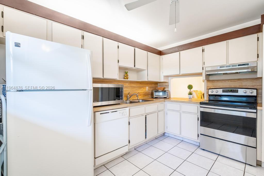 VILLAS AT CARRIAGE HILLS - Residential