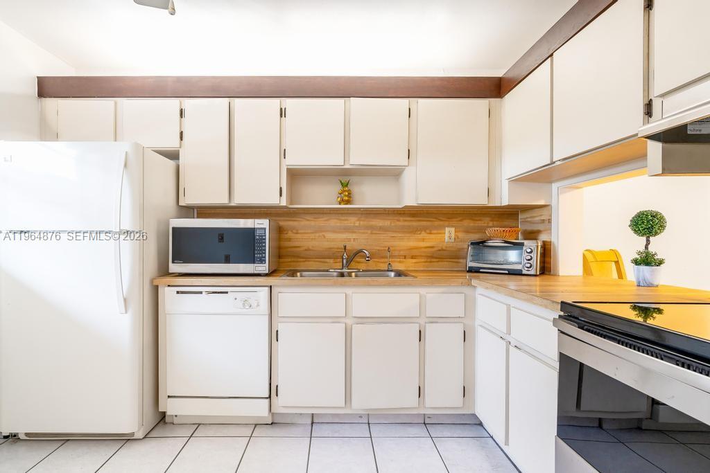 VILLAS AT CARRIAGE HILLS - Residential