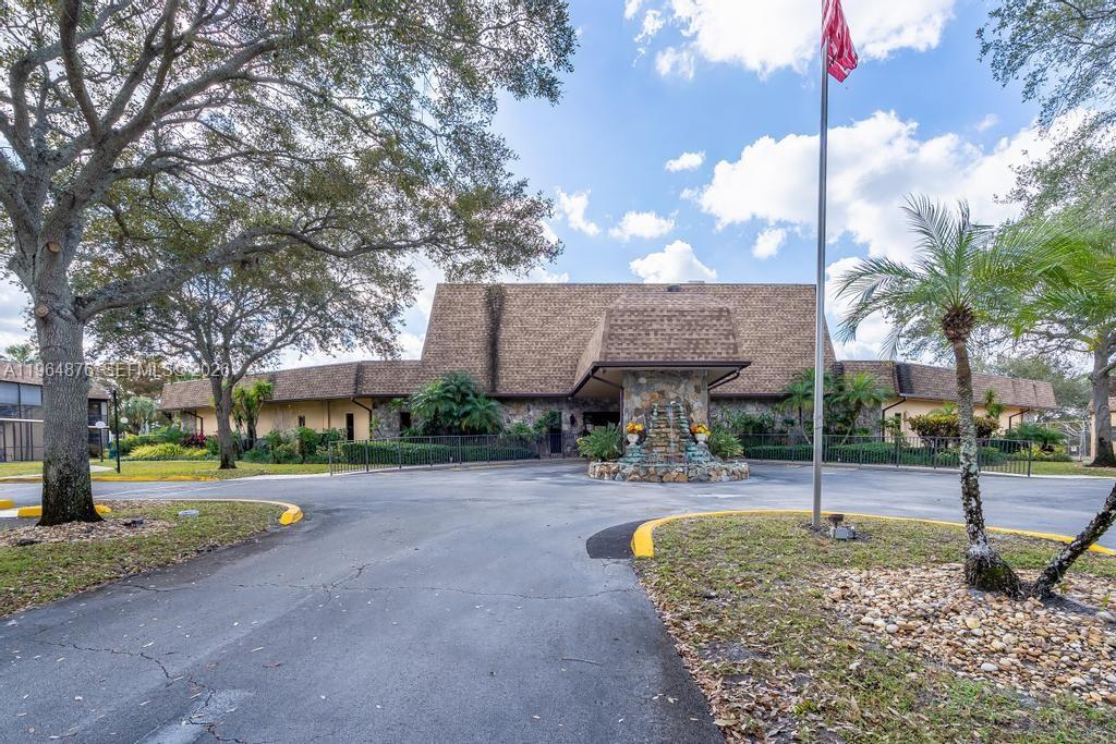 VILLAS AT CARRIAGE HILLS - Residential